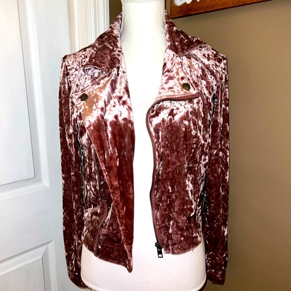 American Eagle Outfitters Jackets & Blazers - ❤️American Eagle Pink Velour Small Jacket